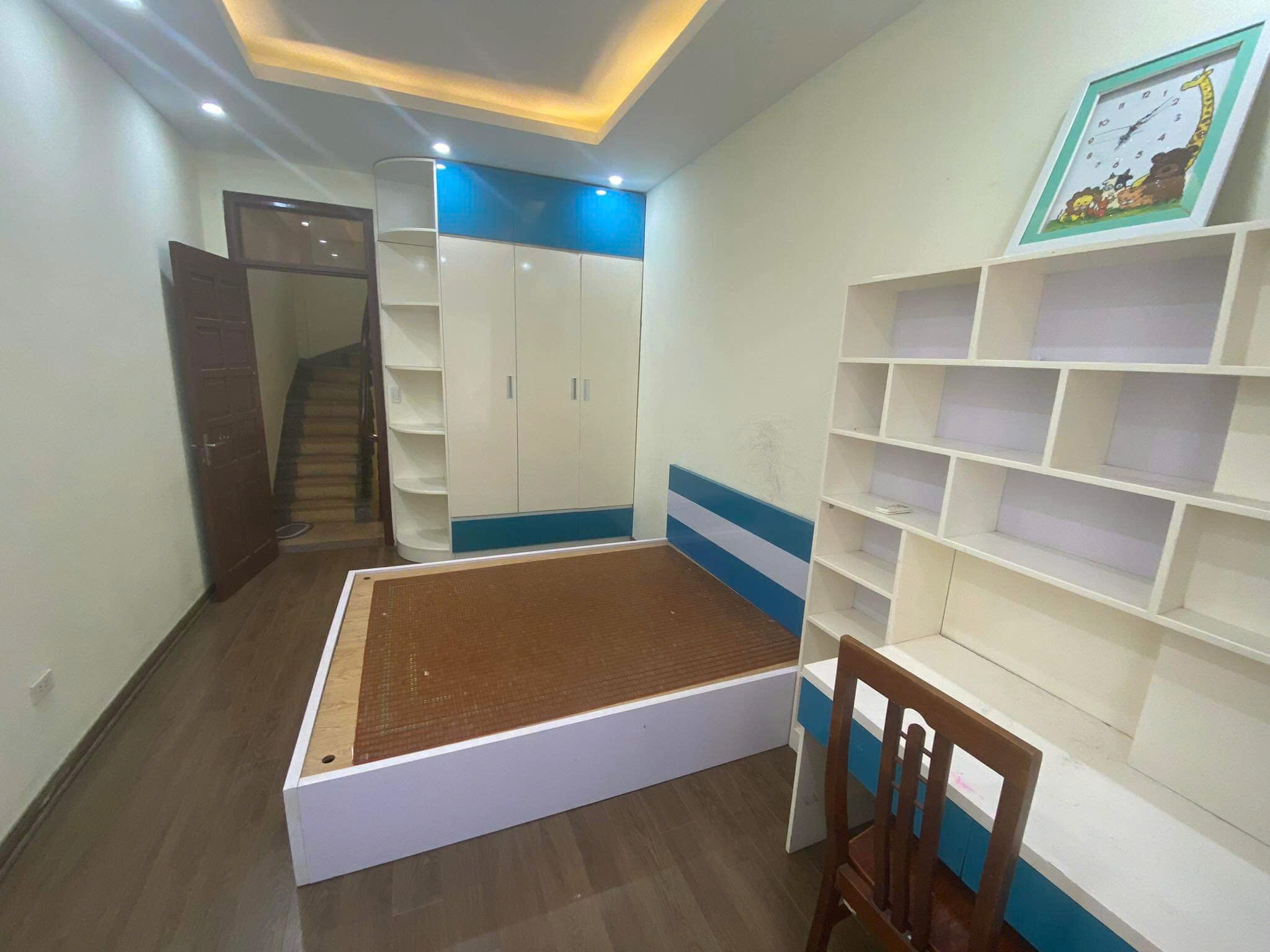 Cho thuê nhà nguyên căn ngõ 327 Trần Đại Nghĩa, 4 tầng, 30m2, 2 ngủ, chỉ 9tr - Full nội thất - Ảnh 1